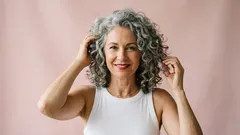 Warum Haare mit zunehmendem Alter trocken und spröde werden – 3 einfache Lösungen für den Alltag